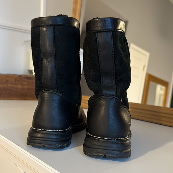 Black leather and suede Uggs-great shape - Picture 2 of 4